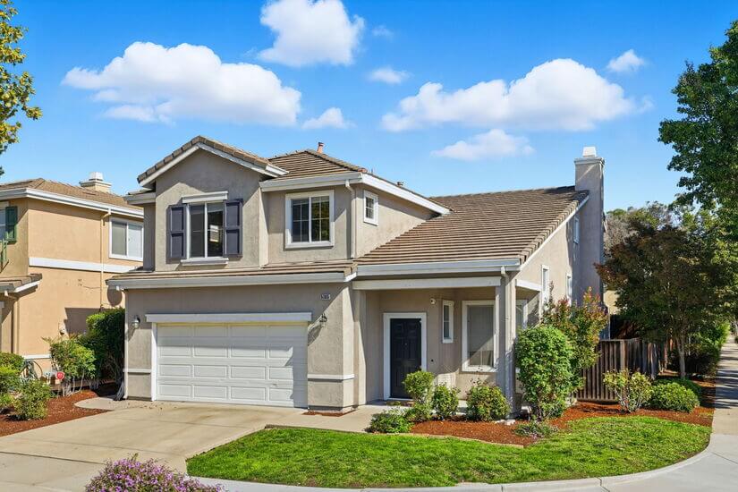 Modern Spacious 3 BD 25 BA King Office