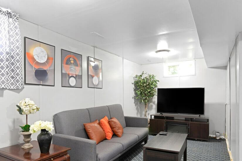 Midtown Beauty, Blackstone Neighborhood