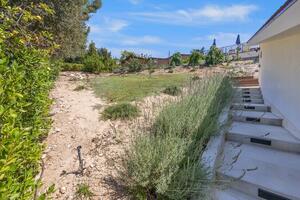 Upscale 2 bd living in LA