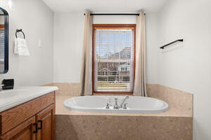 Primary king ensuite whirlpool bath