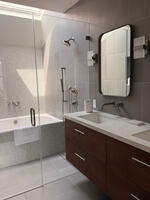 Skylight over the tub/shower area.  Niiiice!