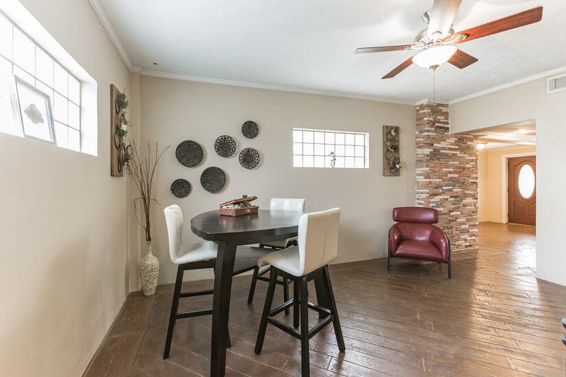 Sitting room/ next to game room