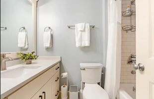 4BR West of Market Living  