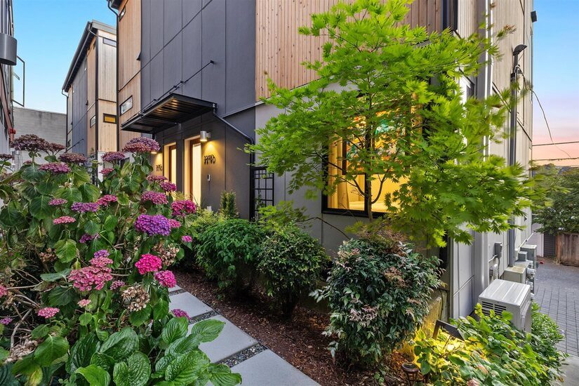Spacious Luxury View TH  Near  Downtown