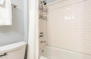 4BR West of Market Living  