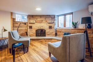 Private 1 BDRM Garden Suite with Parking