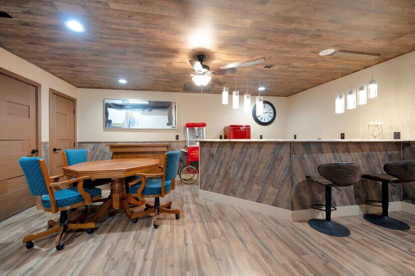 Spacious Cabin with Mountain View