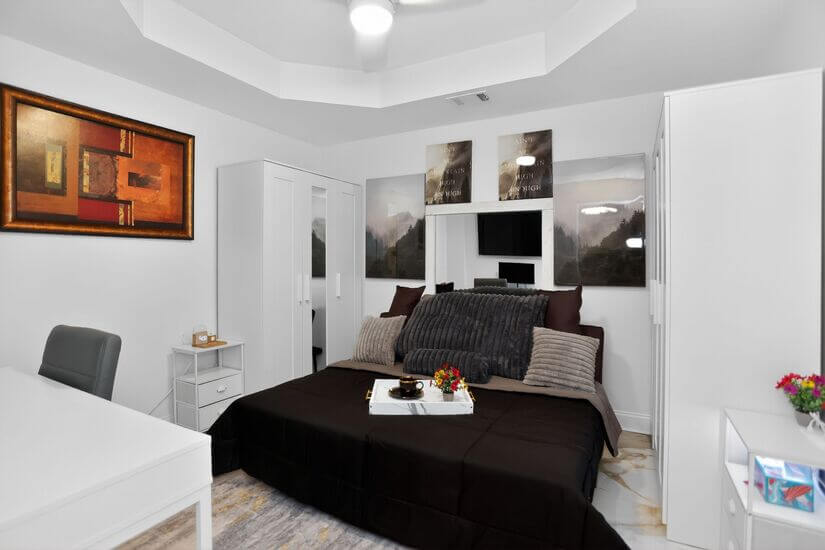 Office/Guestroom: Bedroom setup