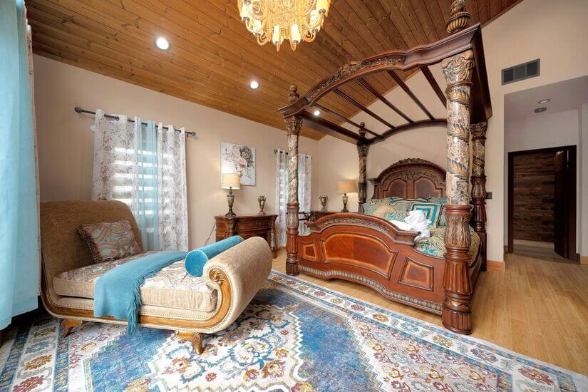 Spacious Cabin with Mountain View