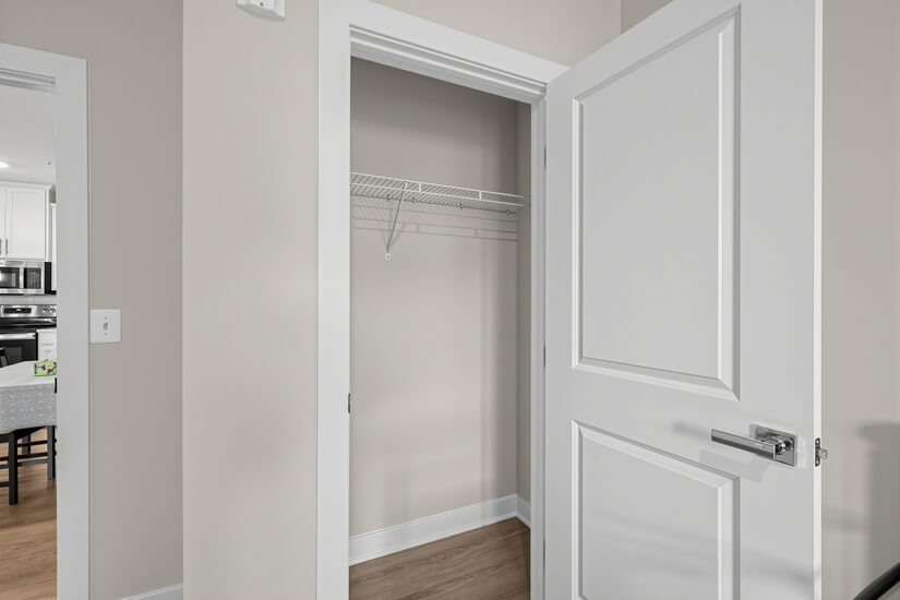 Furnished New Condo near AWS Herndon