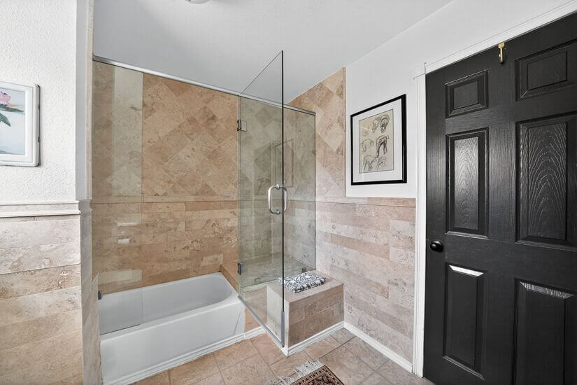 Primary bathroom with tub/shower