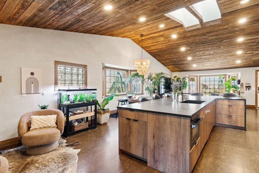 island and dining 
(fish tank is gone)