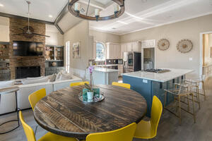 Kitchen Eat In