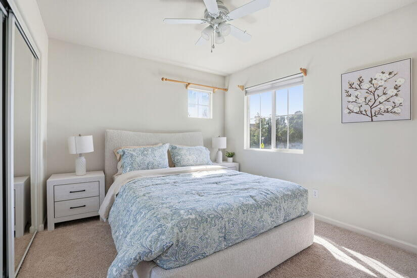 Modern Spacious 3 BD 25 BA King Office