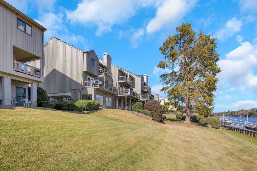 Kickback and Enjoy the Savannah River