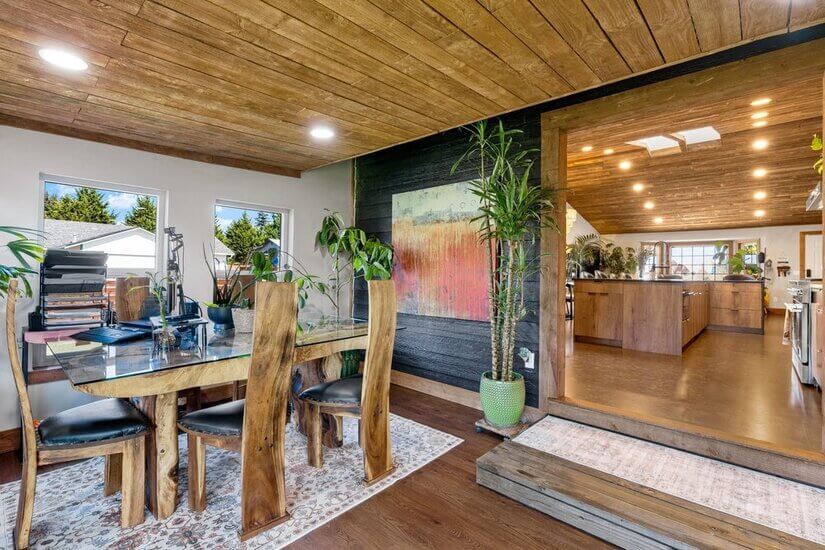 dining area in sunroom