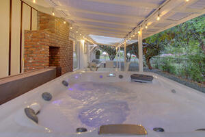 Large Home with Hot Tub and Large Yard
