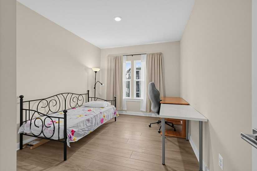 Furnished New Condo near AWS Herndon