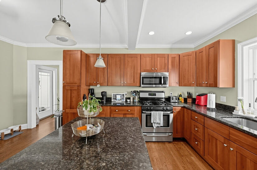 Fully Furnished 2 bd in Newton MA