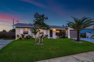 Spacious Lake Worth Beach Home 