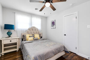 Queen size bed in Bedroom 2