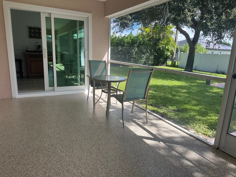 Rear Lanai to Kitchen
