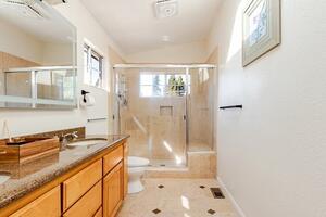 Private Bathroom in Upper Masterbedroom