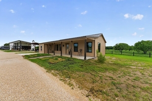 Bunk House - Furnished in  La Vernia