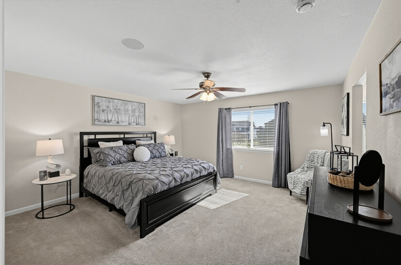 Master Suite California King-sized bed