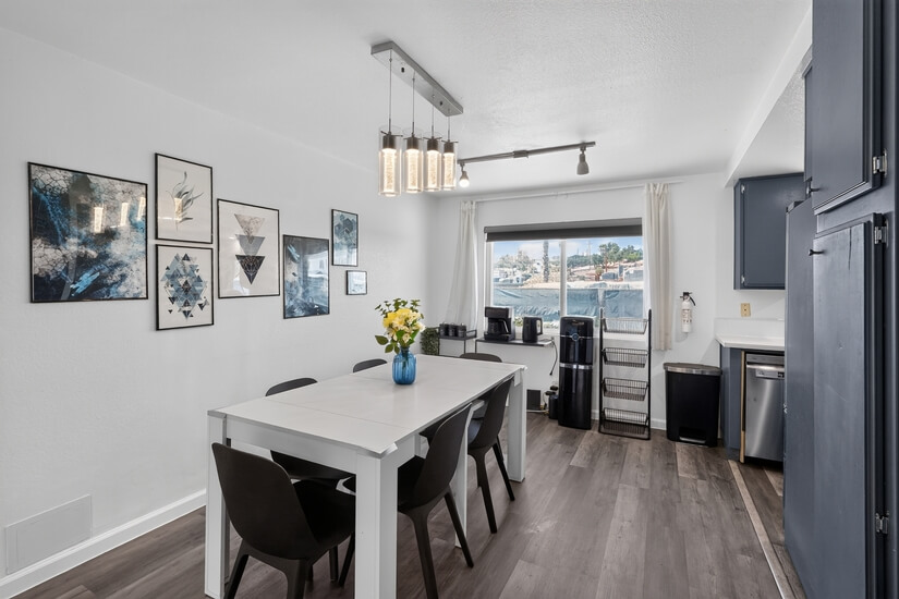 Furnished 2 Bedroom Corporate Rental