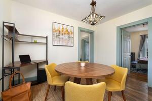 Steps to Ariel Park Renovated 2B Retreat