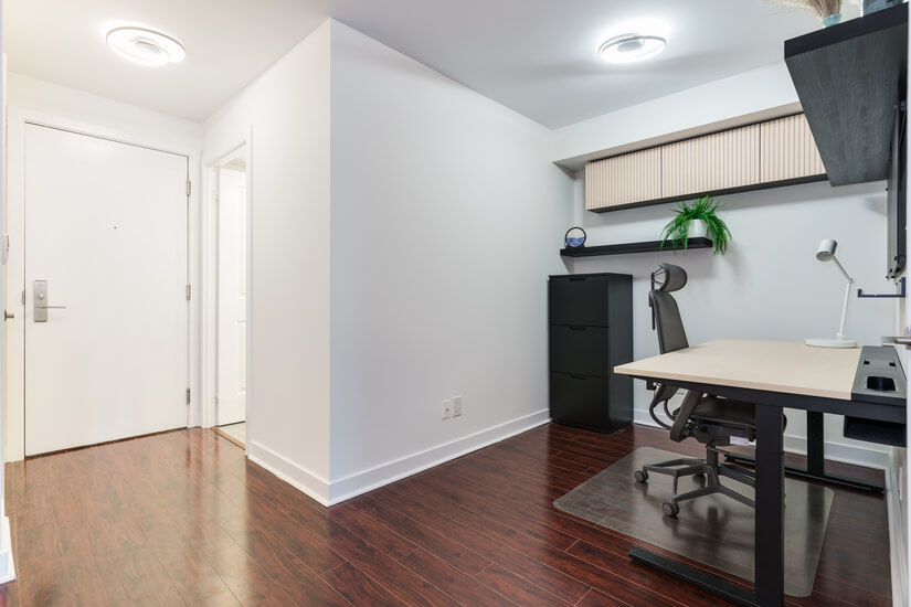 Upscale 1 Bd Condo in North York