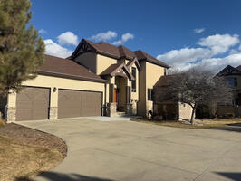 Furnished Executive Lakefront Home