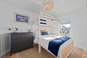 3rd bedroom w/ bottom bunk bed Full/ top twin