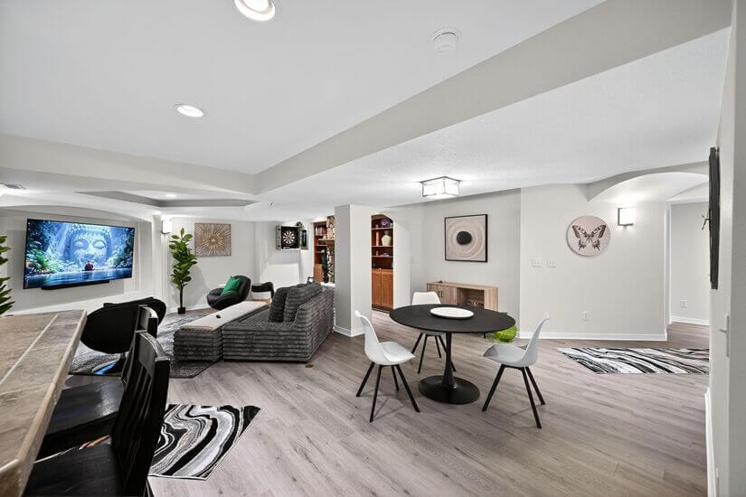 Furnished 1 bd Spacious apartment