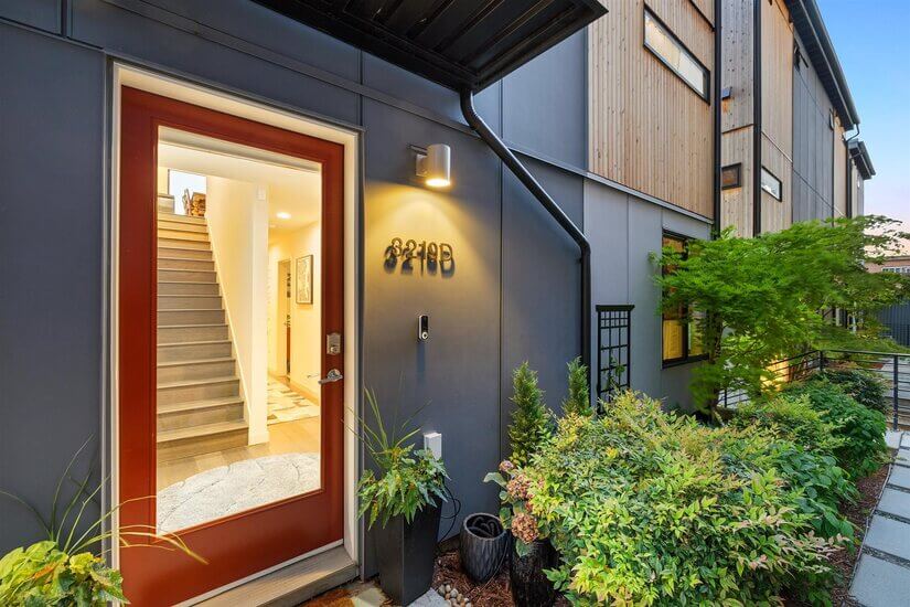 Spacious Luxury View TH  Near  Downtown