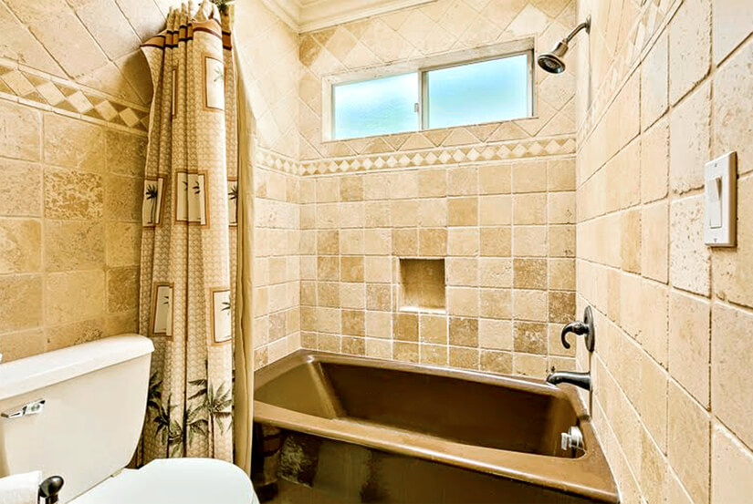 Jack 'N Jill Bathroom - Tub & Shower