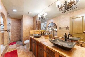 Spacious Townhouse in Arlington, Texas