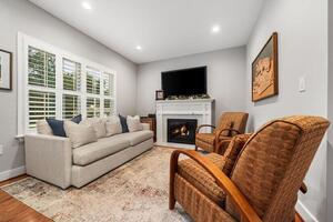 Living room with gas fire place