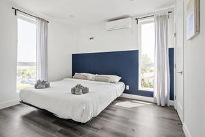 4 Private Suites Near USC Safe Parking