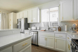 Refrigerator and dishwasher