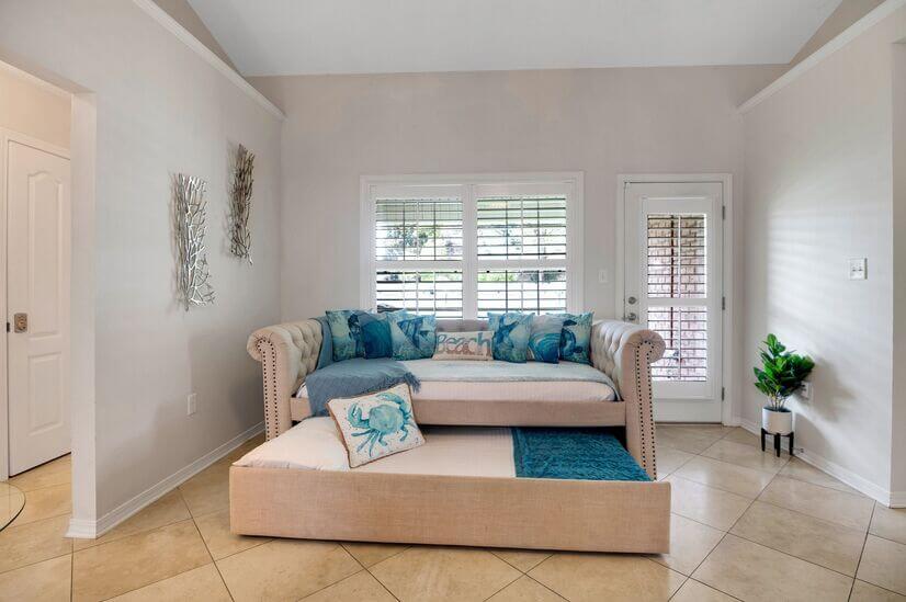 Lounge on day bed and extra trundle bed