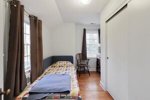 2nd Floor Bedroom (Twin Bed)