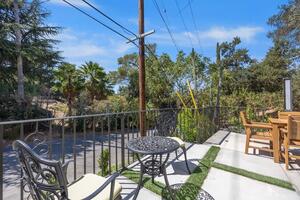 Upscale 2 bd living in LA