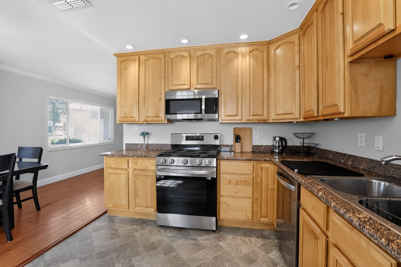 Fully Furnished 3 Bed 2 Bath 1 Office