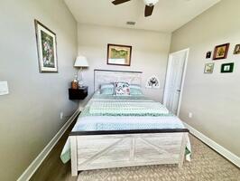 Green Bedroom (5) w/ Queen Bed