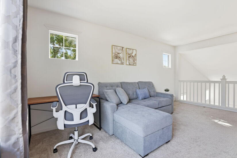 Modern Spacious 3 BD 25 BA King Office