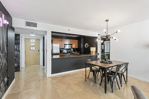 Dining area seats 4