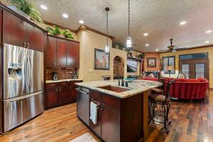Spacious Townhouse in Arlington, Texas