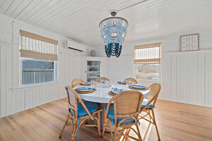 round dining table with 6 chairs
